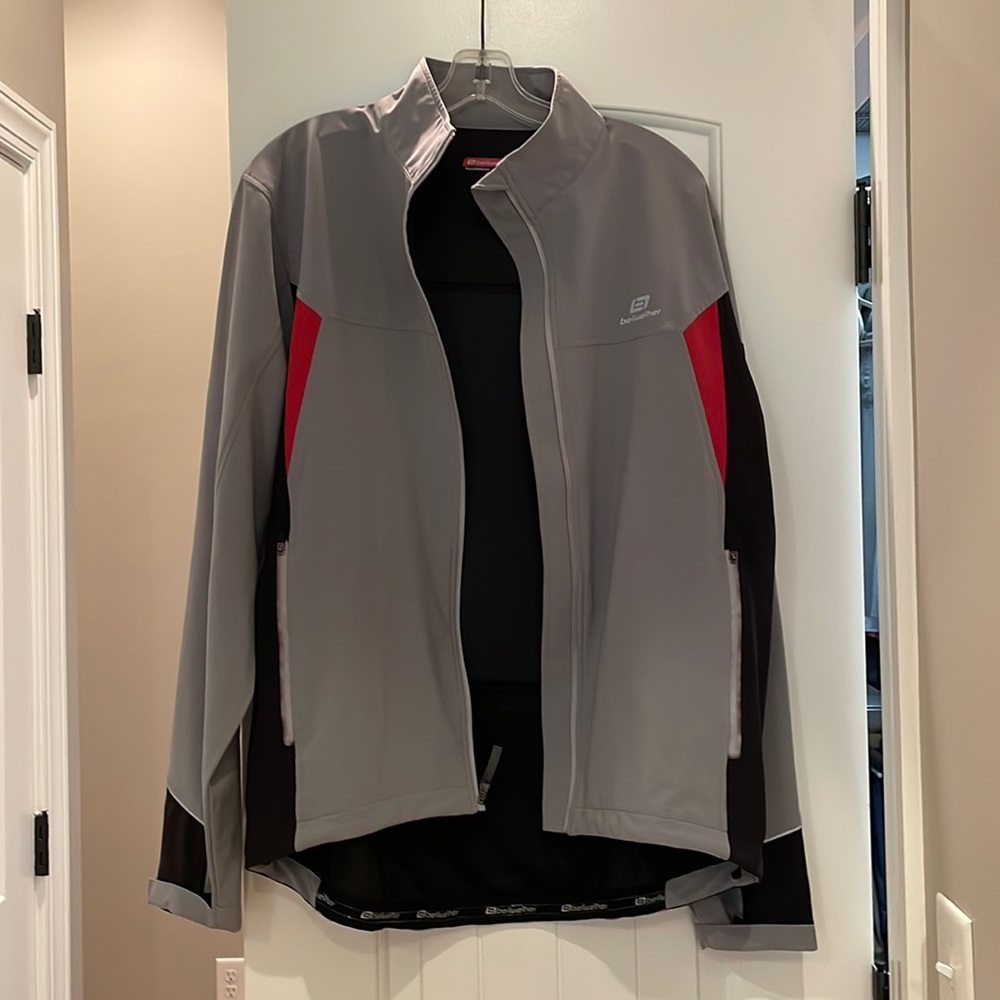 Bellwether technical apparel jacket. Size L in gray